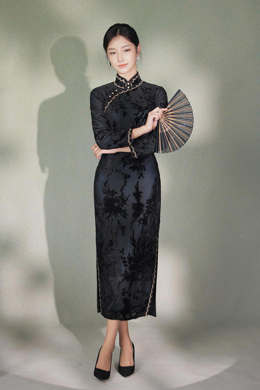 逸红颜明月优选#东方雅韵旗袍『夜兰香』立体亮丝非遗绒花，金络蕾丝勾边，奢华黑金美学 商品图7