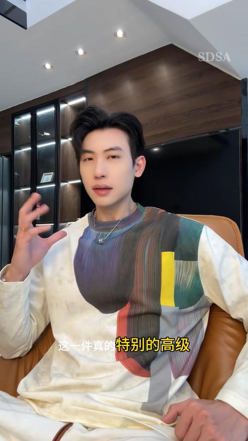 T4740SDSA男士秋冬新款痞帅男装满天星领口印花设计圆领长袖T恤时尚潮 商品图0