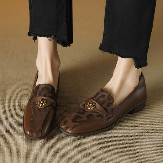 【预售5天】法式深口单鞋女春秋新款方头中跟粗跟真皮复古山茶花乐福鞋女168XY&1681106 商品图4