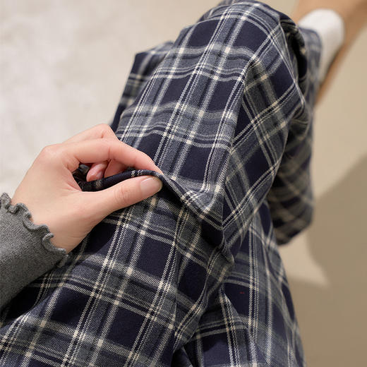 西遇格子休闲裤女秋季新款复古高腰宽松显瘦直筒阔腿裤长裤V3051286 商品图3