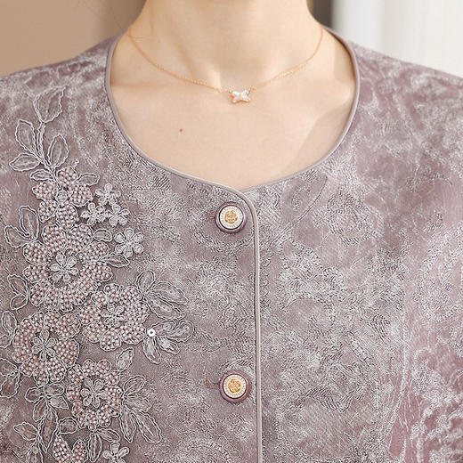 QYM CS25C42-Y时尚短款刺绣订珠印花休闲外套宽松单排扣上衣 商品图3