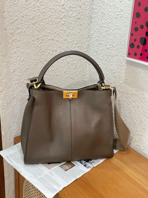 Fendi 中号 棕色 牛皮 peekaboo斜挎包 商品图0