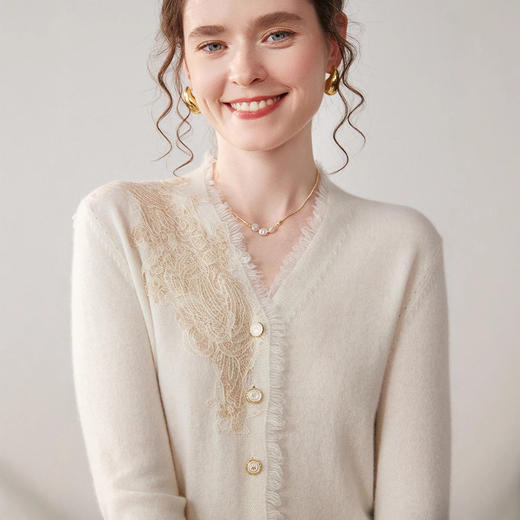 「高货qj」全新升级【铂金会员404/天猫539/差价135】(04111)洛诗琳法式轻奢蕾丝刺绣羊绒衫2025秋季新款V领针织开衫女 商品图4