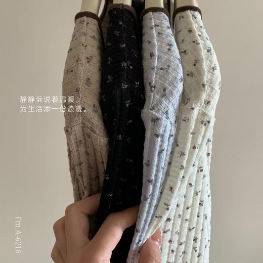 老米优品🎈3-5天！秋日细碎的温柔《文艺小碎花肌理感tee》设计与面料的双优，秋季衣橱的必备单品~ T250915C 商品图4