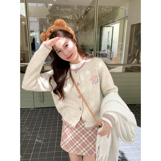 <曾小咸推荐>单排扣针织开衫毛衣女【预售款，预计3-15天发货】 商品图0