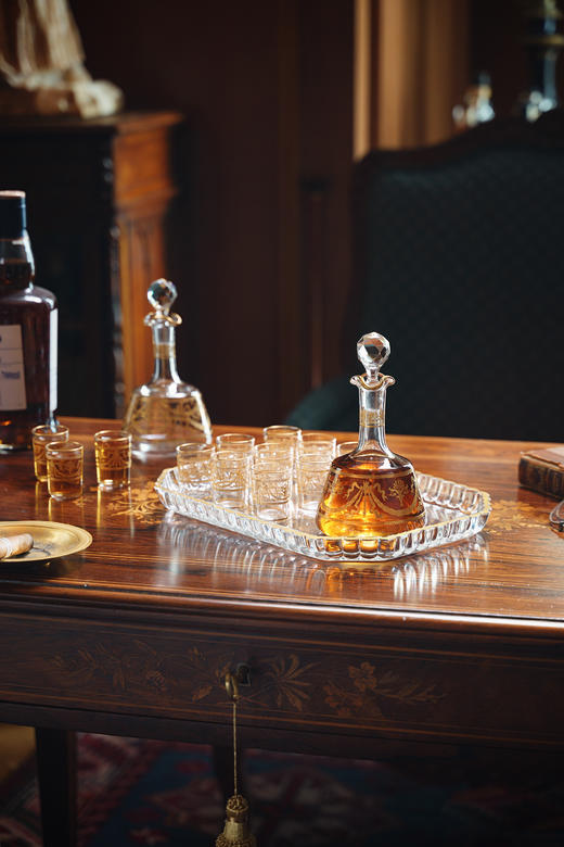 【已售】独角鹿西洋古董20世纪初法国著名水晶工坊圣路易出品24K描金修饰Congress花纹款精雕水晶酒具套件 商品图1