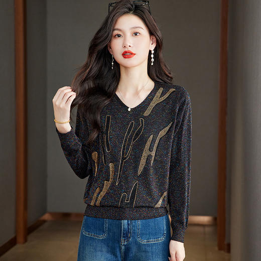 M2747-158高级感V领毛衣女秋冬打底衫2025宽松休闲针织衫内搭别致烫钻上衣 商品图1
