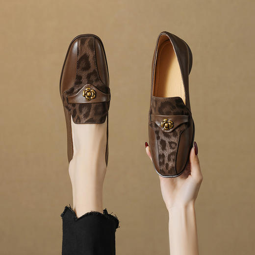 【预售5天】法式深口单鞋女春秋新款方头中跟粗跟真皮复古山茶花乐福鞋女168XY&1681106 商品图2