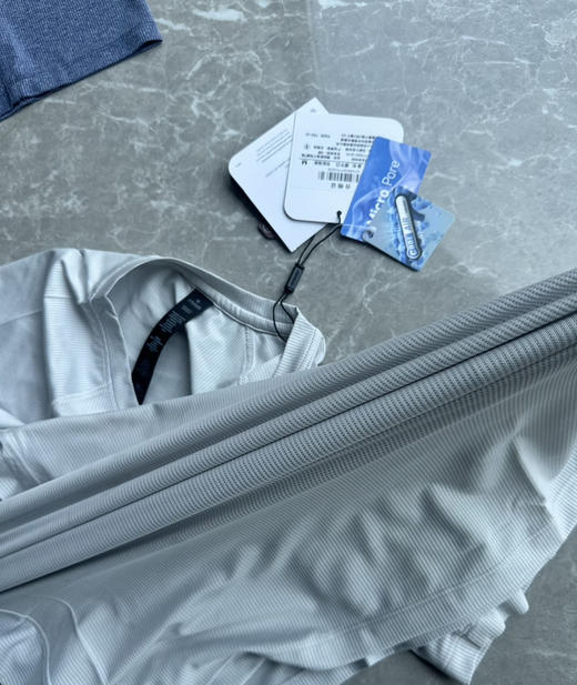 正品银泰撤柜PATERNO透气高弹力男士速干短袖竞速T恤2.0
桑紫 海砂蓝 石墨灰 桉绿 犀牛白 西瓜粉 尺码S-3XL 商品图6