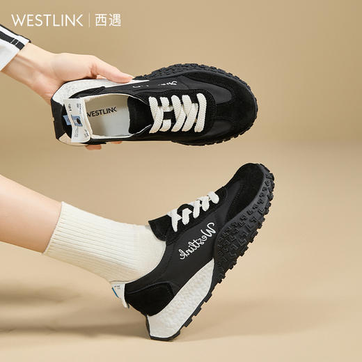 西遇厚底德训鞋女新款秋季复古芭蕾风休闲鞋黑色软底运动鞋子V1857137 商品图1