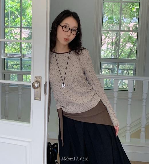 老米优品🎈3-5天！秋日细碎的温柔《文艺小碎花肌理感tee》设计与面料的双优，秋季衣橱的必备单品~ T250915C 商品图1