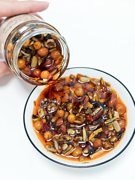 🔥宝藏佐餐来袭❗💰19.9到手4罐【金胜华 香辣脆油辣椒】山东人从小炫到大😍香辣酥脆🌶️咸鲜入味😋辣度适中👍提香提味❗ ✅颗颗酥脆入味，花生🥜瓜子🌻脆到咔嚓响❗ 商品图4