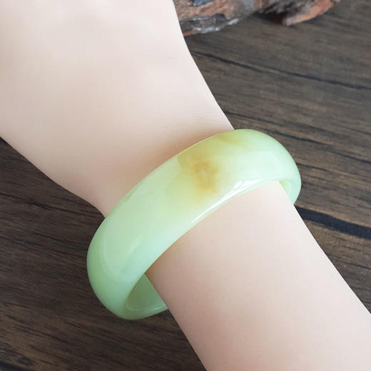 【天然正品】天然新疆正桩细腻油润度佳61号黄口料和田玉手镯120925NJS49 现售价：2680 商品图7