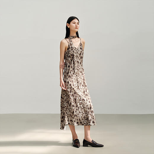 NEELLY纳俪商场同款秋新款复古豹纹潮流吊带连衣裙女个性百搭长裙N25082Y01105 商品图2