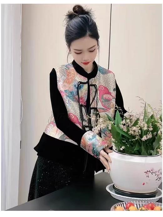 刚刚加的库存！！套装【秋上新】马甲➕长袖 8127重工精美提花刺绣新中式国风金丝绒两件套-喜出 商品图3