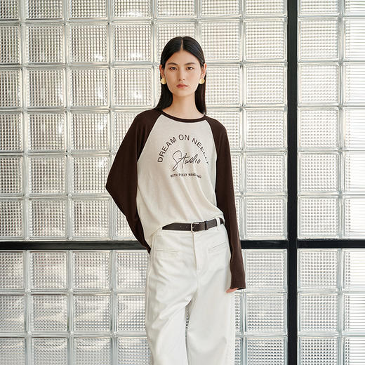 NEELLY纳俪商场同款秋季新款印花趣味撞色T恤女百搭插肩袖上衣N25082A01083 商品图1