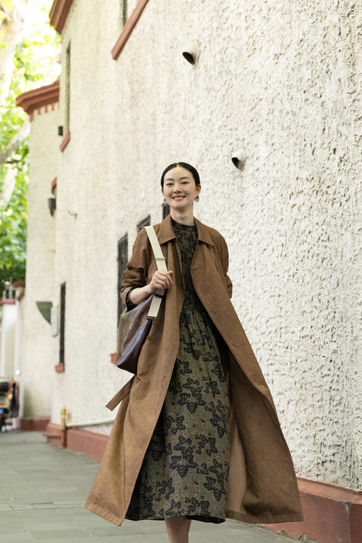 牧衣游原创 丝棉炒色风衣秋新款原生质朴肌理感复古宽松外套 颂世 商品图5