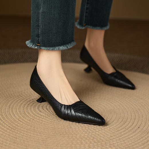 【预售5天】法式尖头小众设计感气质单鞋女鞋子中跟细跟时尚浅口低帮鞋HP&A2637 商品图4