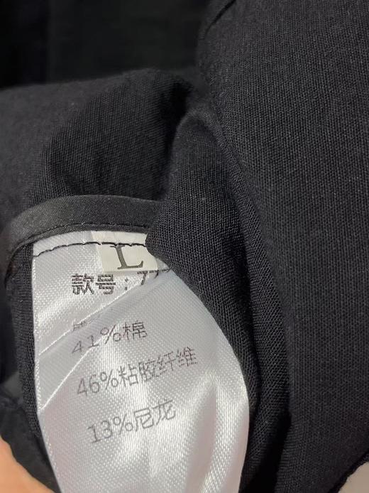 冰点价！仅限11.11！退货勿拍【秋新品】古泥7779 短款小开叉黑色衬衫-喜出 商品图5