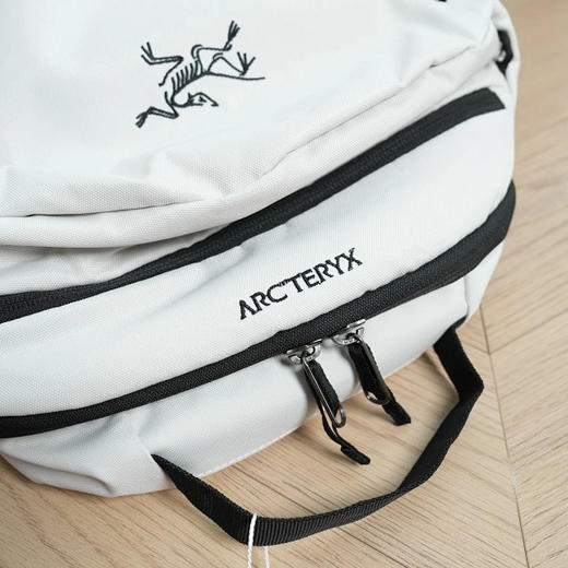 【开放日忙 秒杀价已调 直接拍】鸟Mantis 26 男女款双肩包 超经典超难买的一款背包 可装笔记本 商品图5