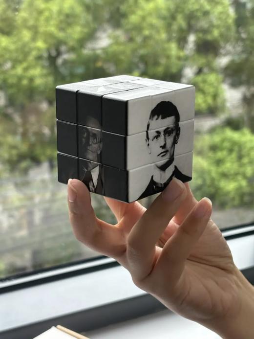 《黑塞中长篇小说全集》共14卷（全15册） 赠5重好礼 ， 赠品1 ：全套票根书签，赠品2 ：黑塞手绘胶片书签，赠品3 ：黑塞人生照片三阶魔方，赠品4 ：张佩芬老师撰写的导读手册，赠品5：魔方礼盒， 商品图6