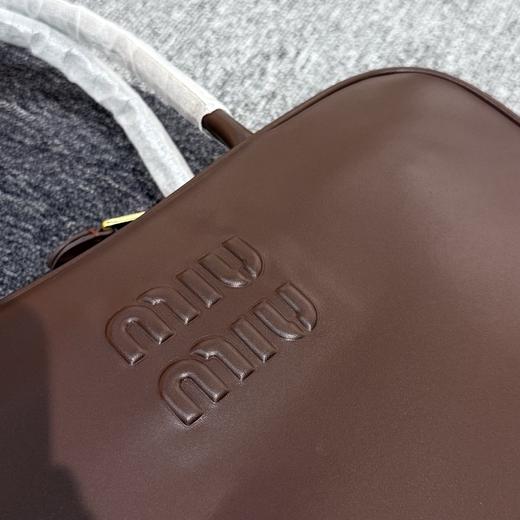 MIU家石南木色镀金色保龄球包手提包 商品图12