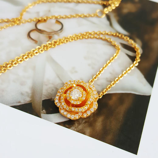 【天然正品】老铺爆款足金玫瑰花2号钻饰0.156克拉可转动锁骨链130925NJS06 现售价：14800 商品图4