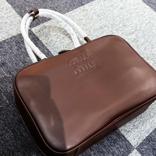 MIU家石南木色镀金色保龄球包手提包 商品图7