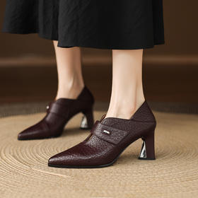 【预售5天】秋季镂空魔术贴透气时尚新款尖头粗跟高跟柔软深口单鞋LD&7492