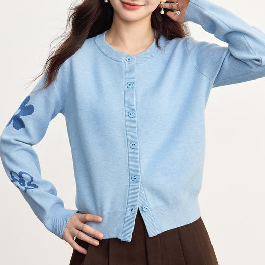 【09/17新品】熙世界拼色提花蓝色针织衫女长袖2025秋新款百搭圆领气质毛衣开衫 商品图4