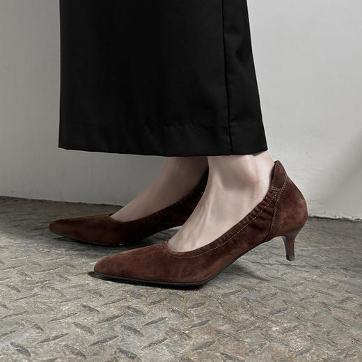 【预售5天】羊翻皮通勤气质工作鞋女秋季新款尖头性感细跟浅口高跟单鞋DQ&DQ95033W 商品图0