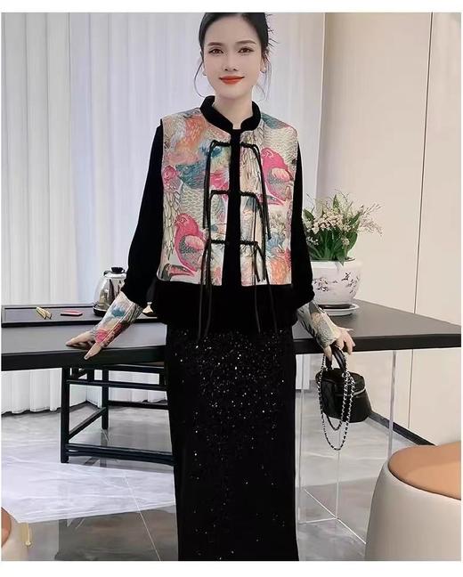 刚刚加的库存！！套装【秋上新】马甲➕长袖 8127重工精美提花刺绣新中式国风金丝绒两件套-喜出 商品图4