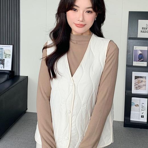 【当季新款❗️轻奢百搭轻薄马甲】时尚保暖，修身显瘦，V领修饰颈部曲线！内外穿春秋冬季坎肩打底羊毛保暖宽松外套女装 商品图0