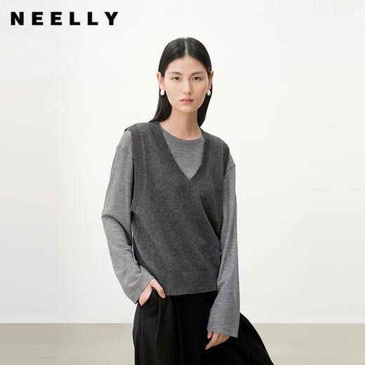 NEELLY纳俪商场同款秋新款宽松V领针织马甲女自然舒适设计感上衣N25083A01107 商品图0