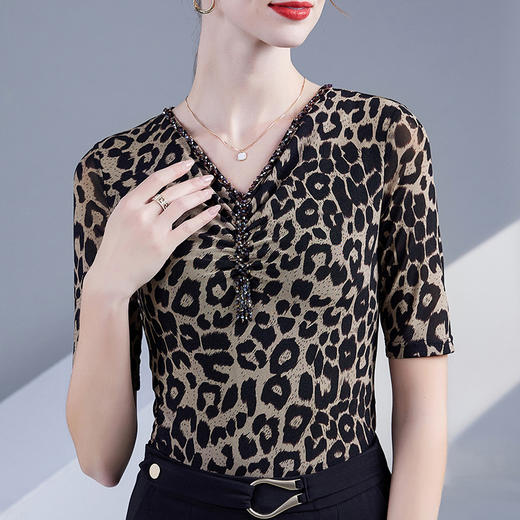 百媚生 中袖小衫V领钉珠网纱T恤女五分袖打底衫MC46893 商品图2