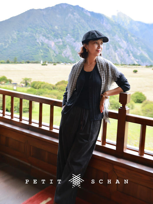 PETIT SCHAN小闪 CLO#905 Wrap lightly 轻裹 德国扬子纱无缝一体纯羊毛V领针织开衫 商品图2