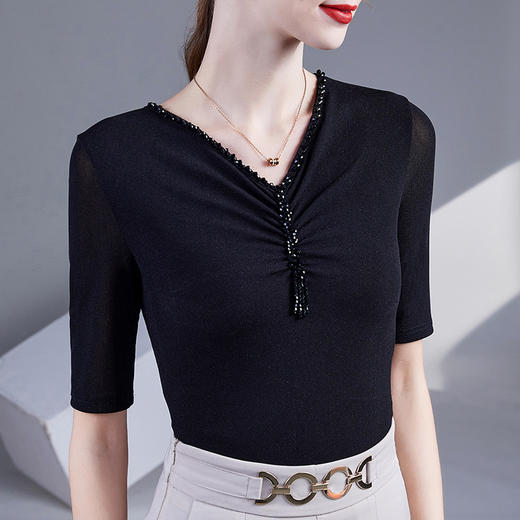 百媚生 中袖小衫V领钉珠网纱T恤女五分袖打底衫MC46893 商品图1