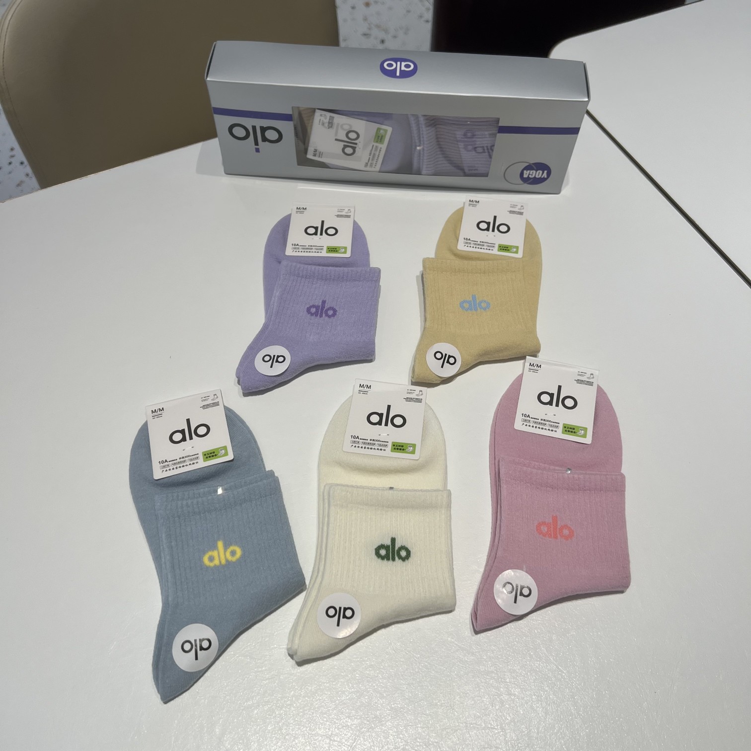 G501 @lo纯元袜中筒糖果袜，一盒5双