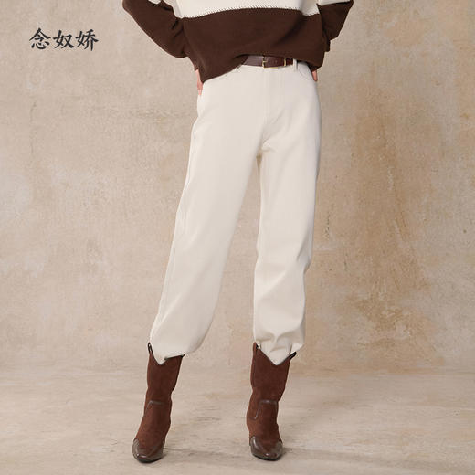 【商场同款】CNT5918 “ 奶白轻奢牛仔 ” 薄绒萝卜裤，透明烫钻阳光下好看新颖，低调精致 细腻拉绒暖意十足 商品图0