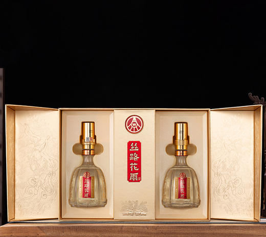 五粮液丝路花雨礼盒，初启瓶盖，窖香扑鼻，浓郁而深邃，细品之下，粮香悠然，舒适而温馨 商品图8