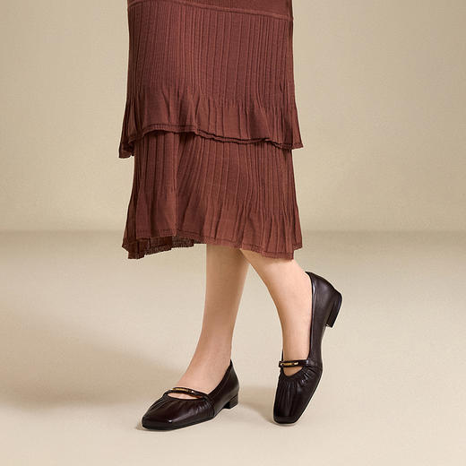 【静音系列】千百度羊皮低跟玛丽珍鞋女褶皱浅口单鞋A25485124 商品图4