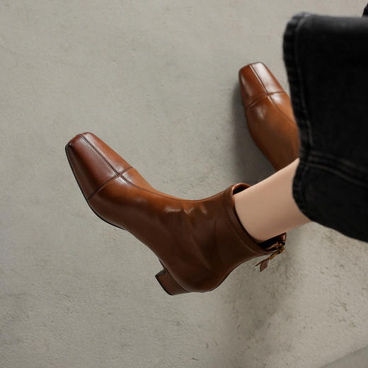 【预售5天】通勤方头高跟弹力瘦瘦靴女秋冬新款加绒简约百搭粗跟复古短靴WC&M3483 商品图2