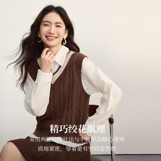 【09/17新品】熙世界MIU系穿搭针织马甲背心女2025秋新款复古学院风提花V领上衣 商品图1