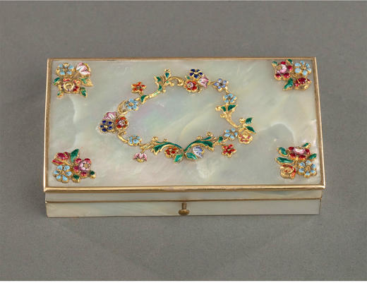 独角鹿西洋古董19世纪法国出品花卉主题14K黄金精雕装饰珐琅嵌母贝外盒与卷叶纹18K金雕钢制用具淑女缝纫套件 商品图3