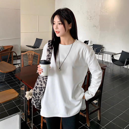 【叠穿百搭❗️弧形开叉打底T恤】显瘦遮肉，自带温柔滤镜，气质优雅！白色长袖女春秋简约宽松大码打底衫内搭纯色体恤上衣 商品图5