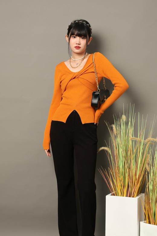 SIA SAYLOR 设计感扭结针织衫 16973 商品图3