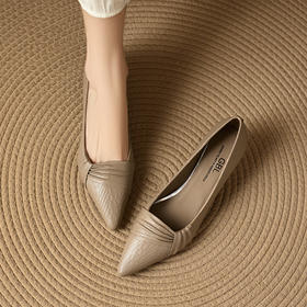 【预售5天】法式尖头小众设计感气质单鞋女鞋子中跟细跟时尚浅口低帮鞋HP&A2637