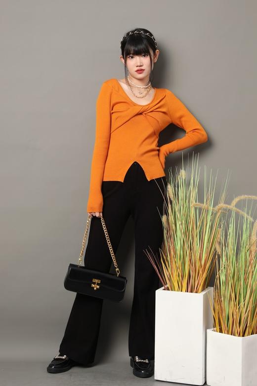 SIA SAYLOR 设计感扭结针织衫 16973 商品图1