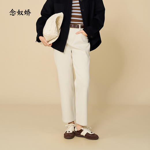 【商场同款】CNT5918 “ 奶白轻奢牛仔 ” 薄绒萝卜裤，透明烫钻阳光下好看新颖，低调精致 细腻拉绒暖意十足 商品图3