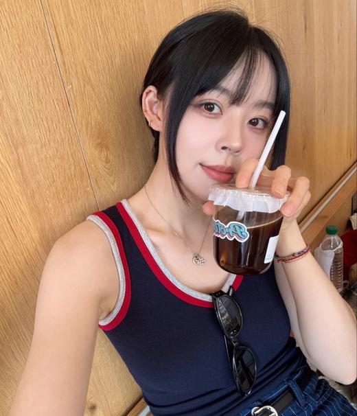 老米优品🎈3-5天！复古运动gril风《撞色拼接U领无袖弹力背心》自带一体胸垫！BX250916B 商品图0